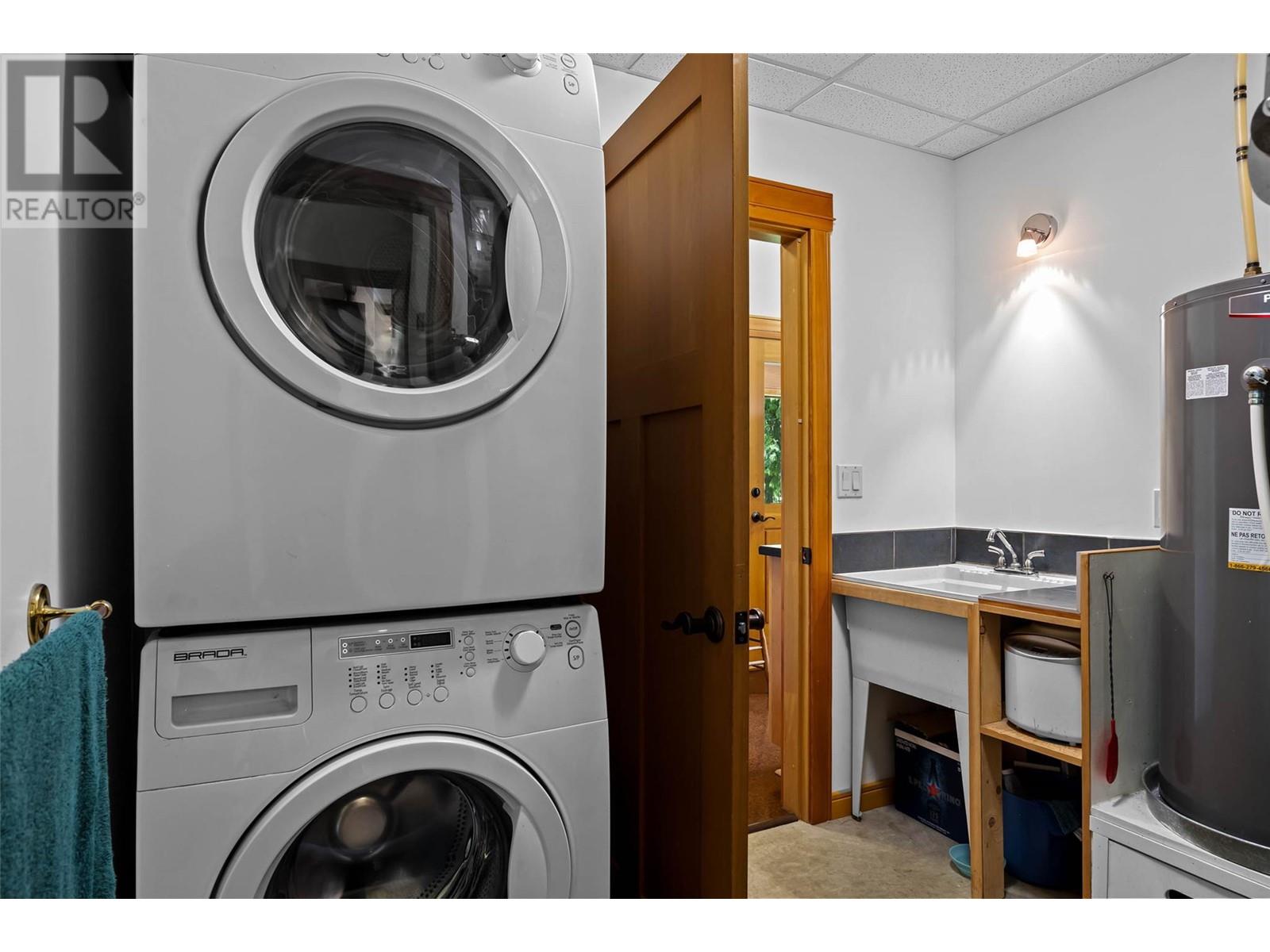 3019 Hopwood Road, Lee Creek, BC V0E1M4