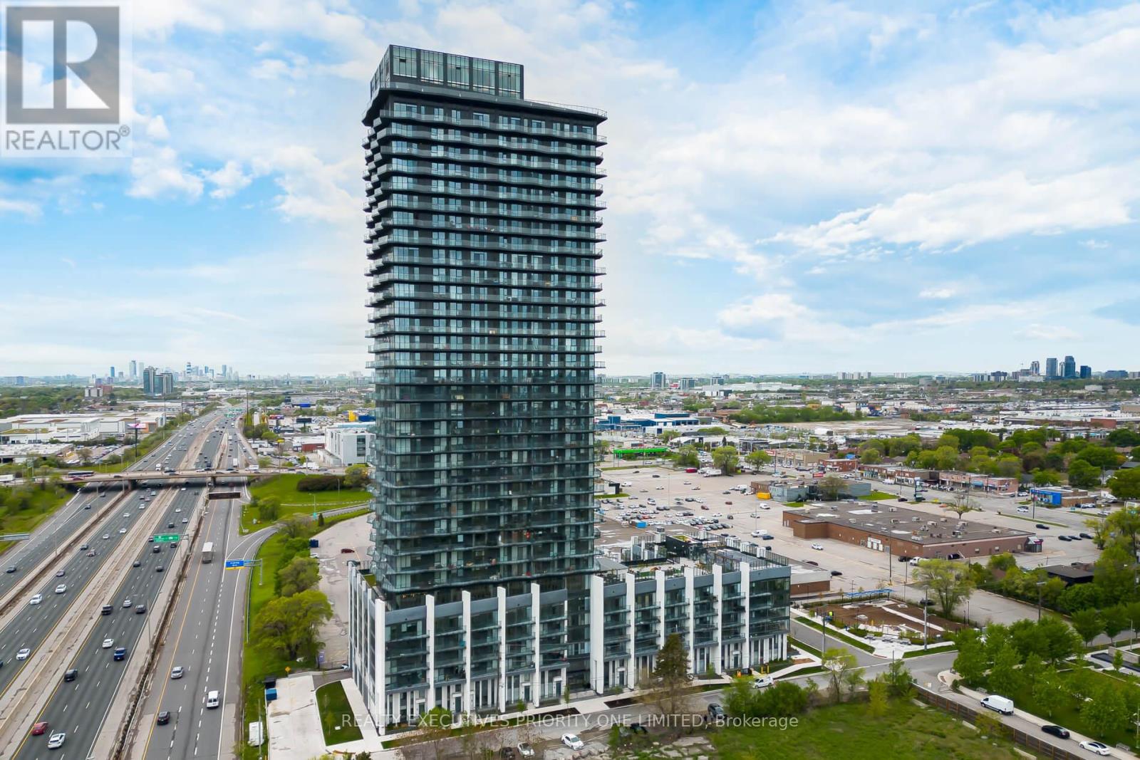 405 - 36 Zorra Street, Toronto, Ontario  M8Z 4Z7 - Photo 1 - W12171302