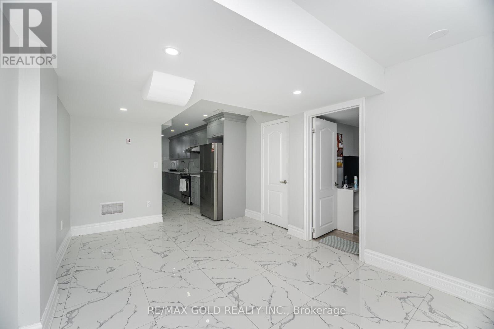 13 Fawson Cove Way W, Brampton, Ontario  L6R 0G7 - Photo 14 - W12171314