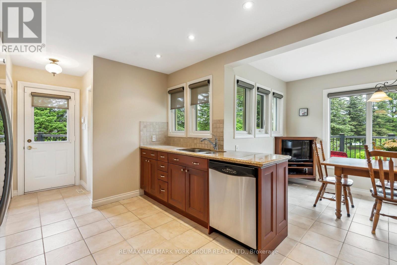 1 Kingscross Drive, King (King City), Ontario  L7B 1E5 - Photo 16 - N12169340