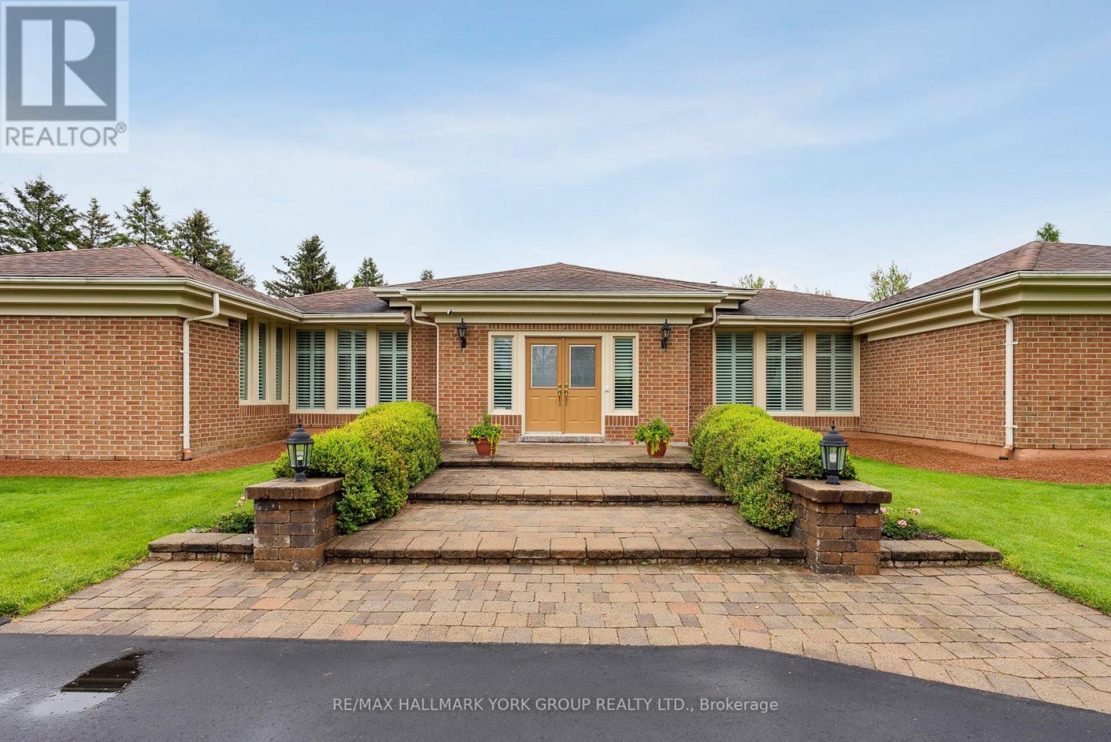 1 Kingscross Drive, King (King City), Ontario  L7B 1E5 - Photo 4 - N12169340