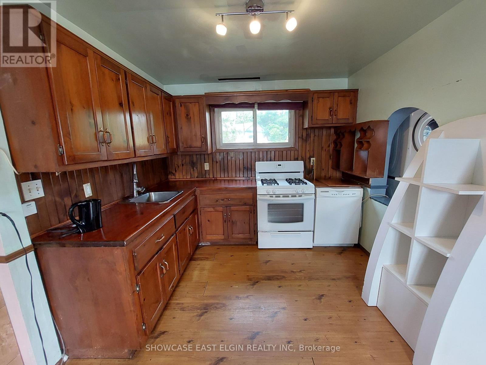 3193 Hale Street, Malahide, Ontario  N5H 2R2 - Photo 2 - X12169992