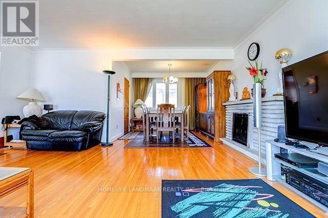 2 Everingham Court, Toronto, Ontario  M2M 2J5 - Photo 4 - C12171348