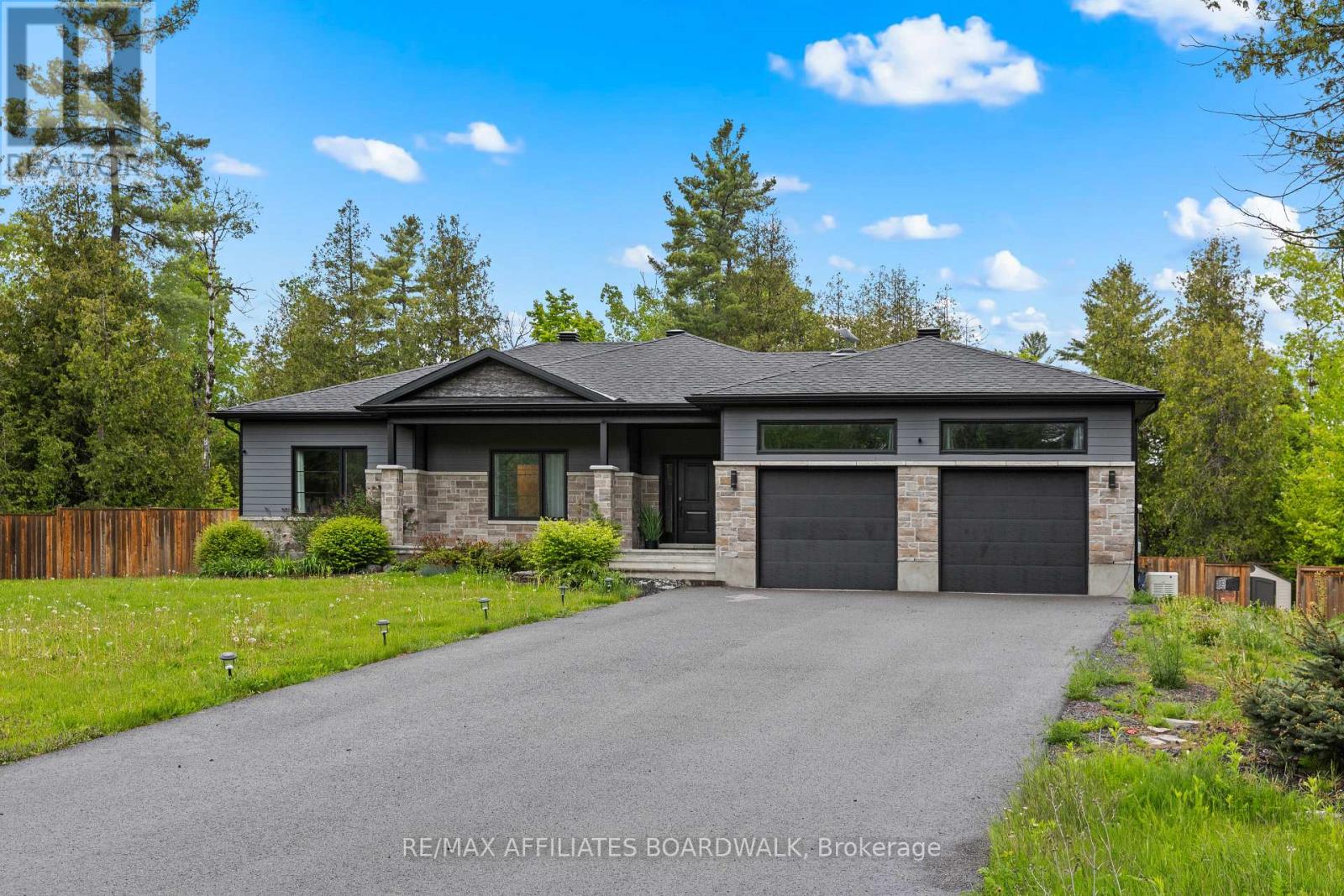 400 CINNAMON CRESCENT, Ottawa, Ontario
