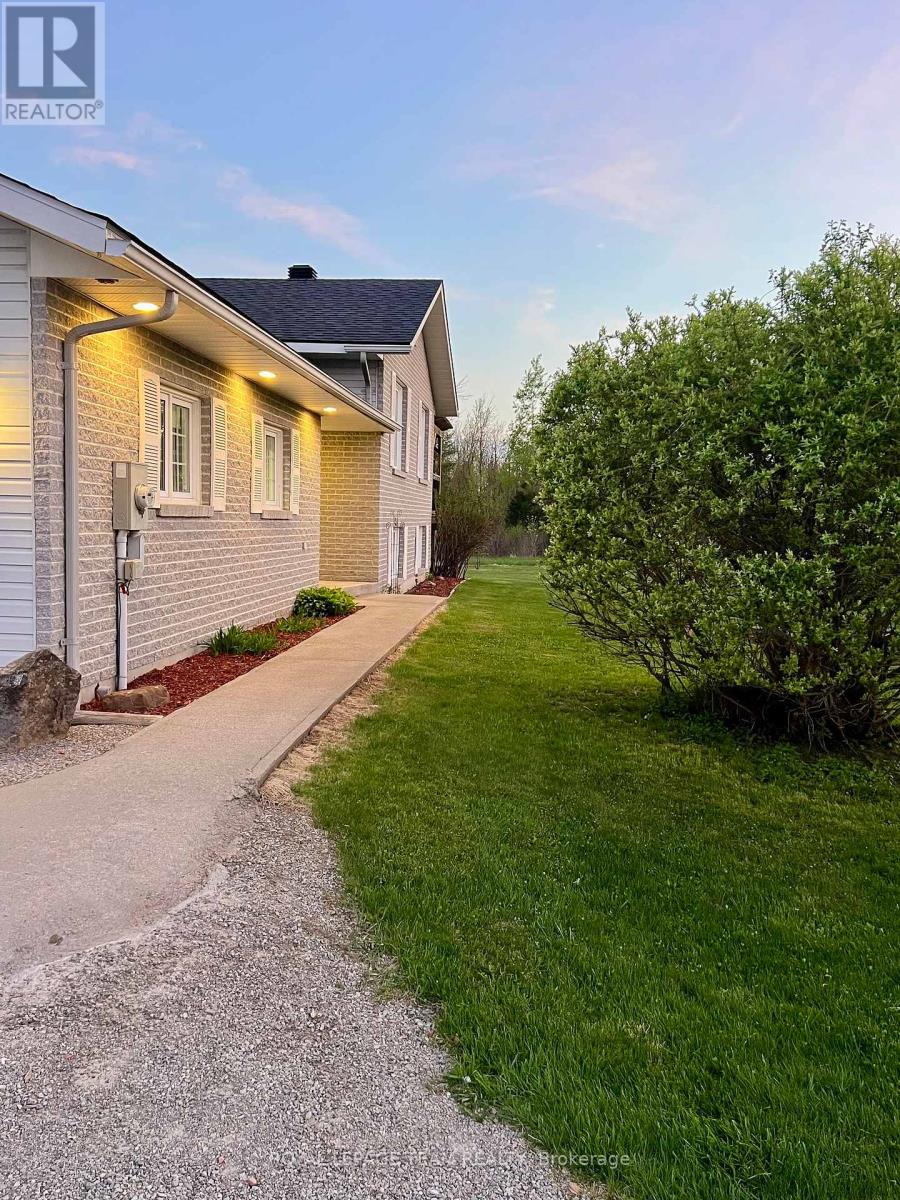 955 Macpherson Road, Montague, Ontario  K7A 4S4 - Photo 5 - X12168981