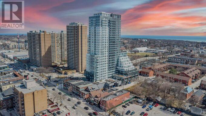 <div class="slider-price">$760,000</div><p>810 - 286 Main Street, Toronto, Ontario</p>