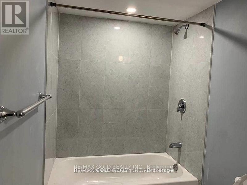 23 Autumn Ridge Drive, Brampton, Ontario  L6R 0X3 - Photo 11 - W12160254
