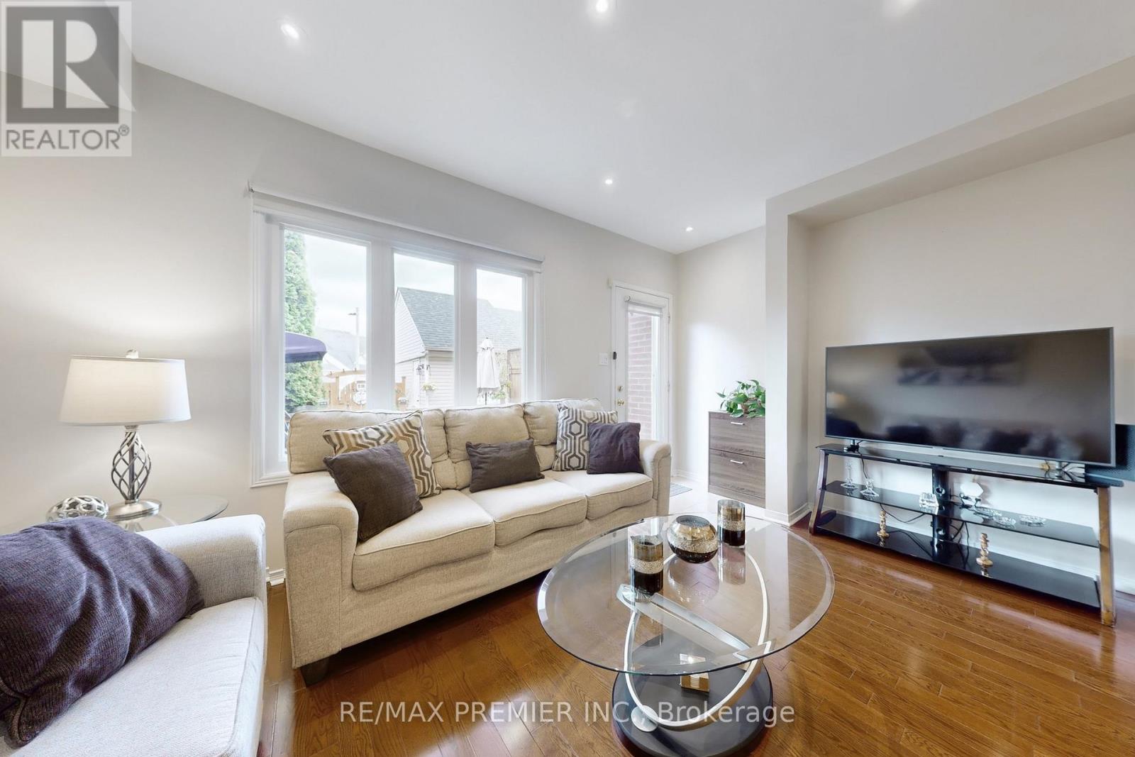 2210 Westoak Trails Boulevard, Oakville, Ontario  L6M 3L3 - Photo 9 - W12171051