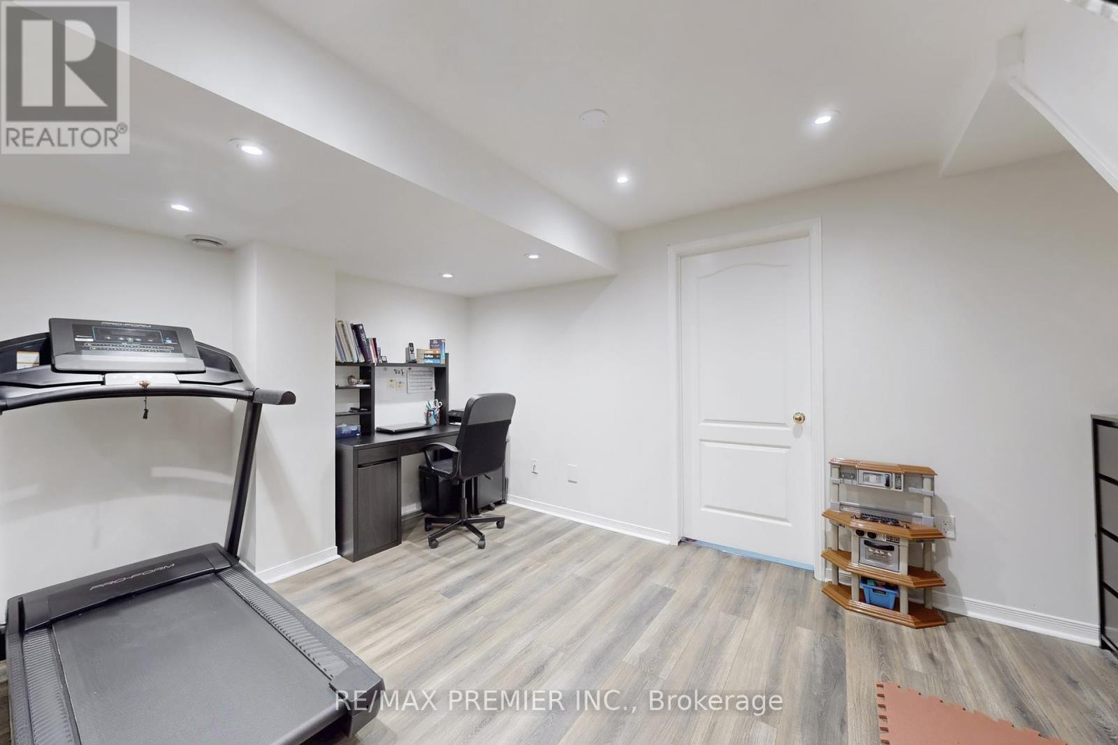 2210 Westoak Trails Boulevard, Oakville, Ontario  L6M 3L3 - Photo 35 - W12171051