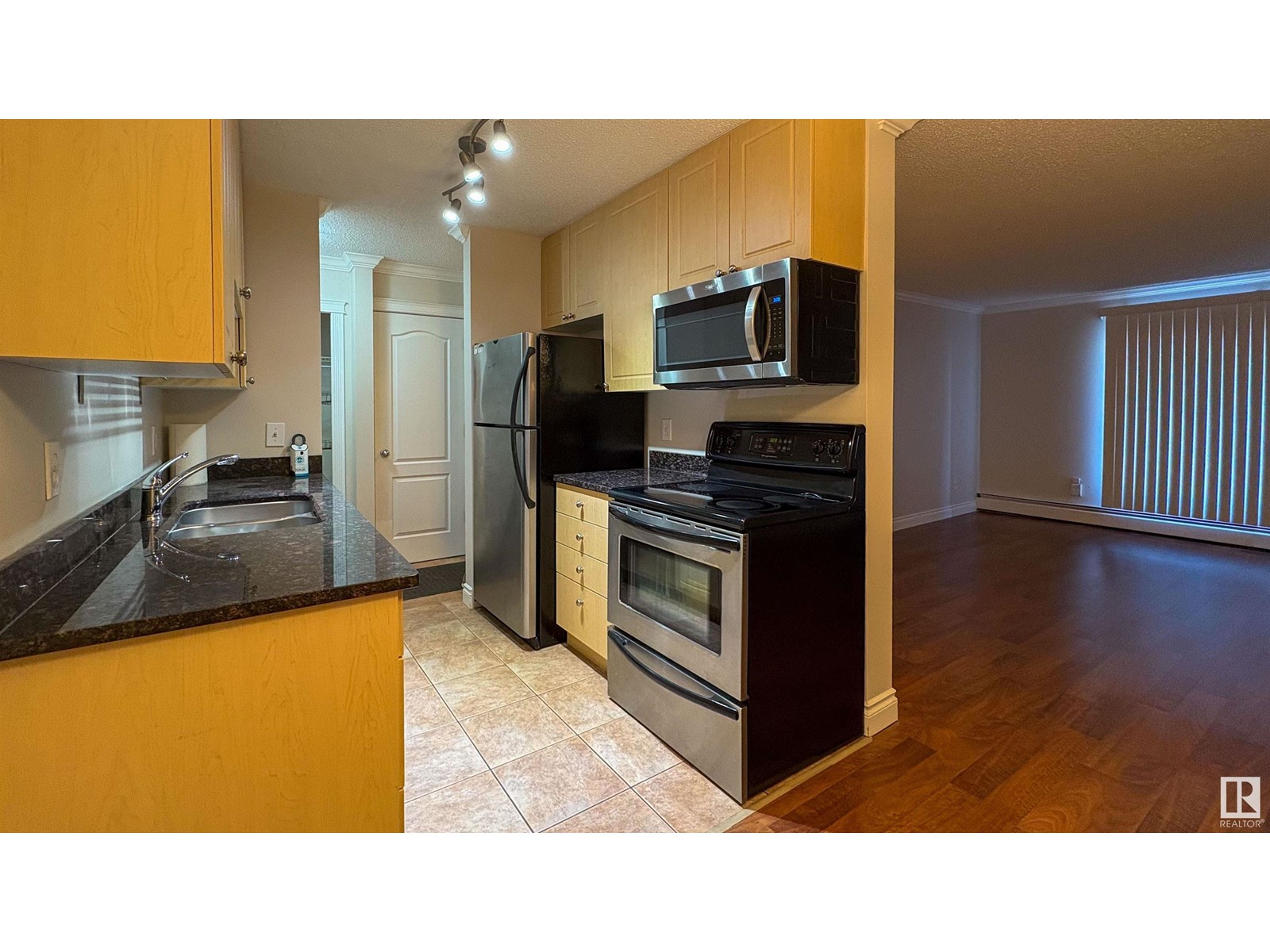 #105 10520 80 Av Nw, Edmonton, Alberta  T6E 1V3 - Photo 2 - E4425389