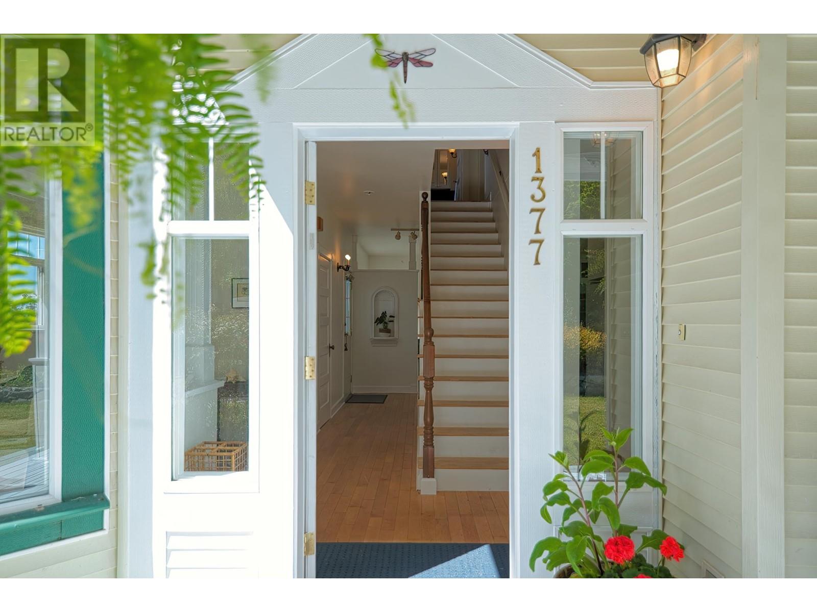 1377 Marlene Road, Roberts Creek, British Columbia  V0N 2W2 - Photo 6 - R3006743