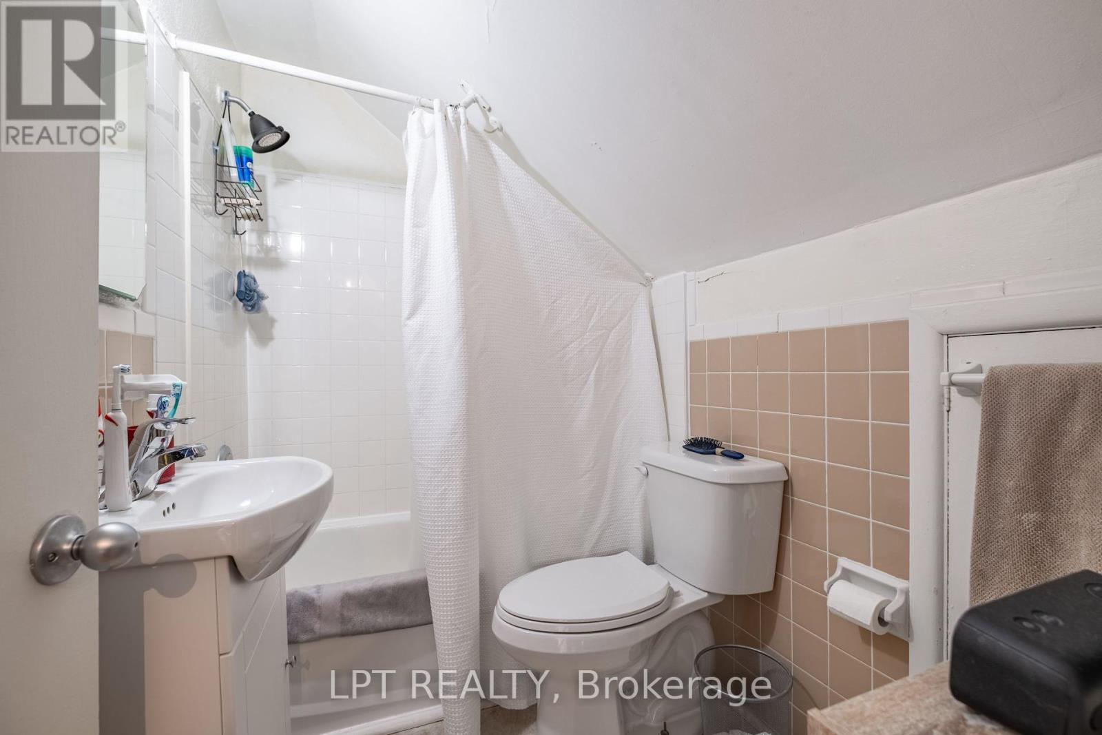 374 Barrie Street, Kingston, Ontario  K7K 3T4 - Photo 35 - X12125194