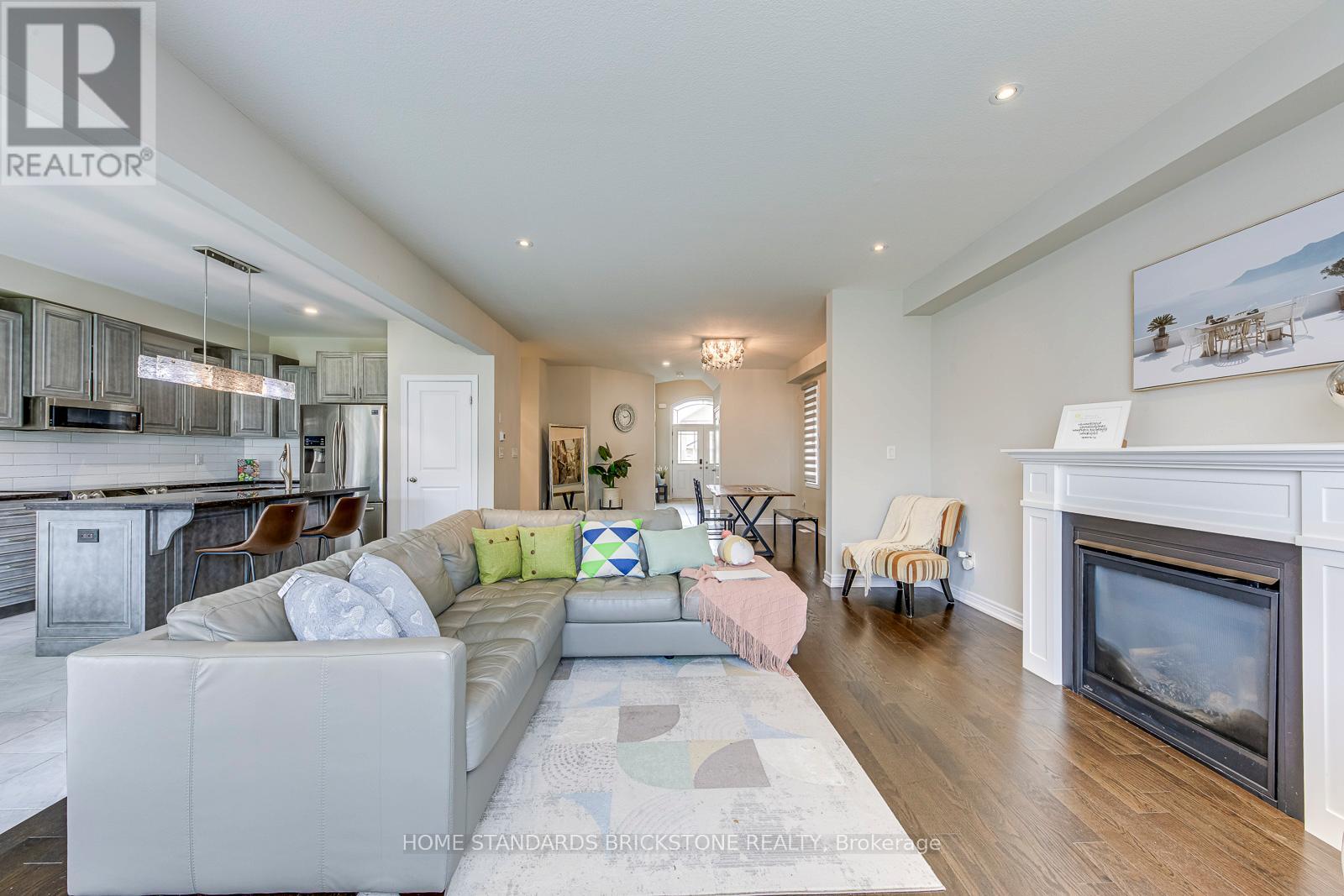 70 Robertson Road, Hamilton, Ontario  L9K 0H8 - Photo 13 - X12171357