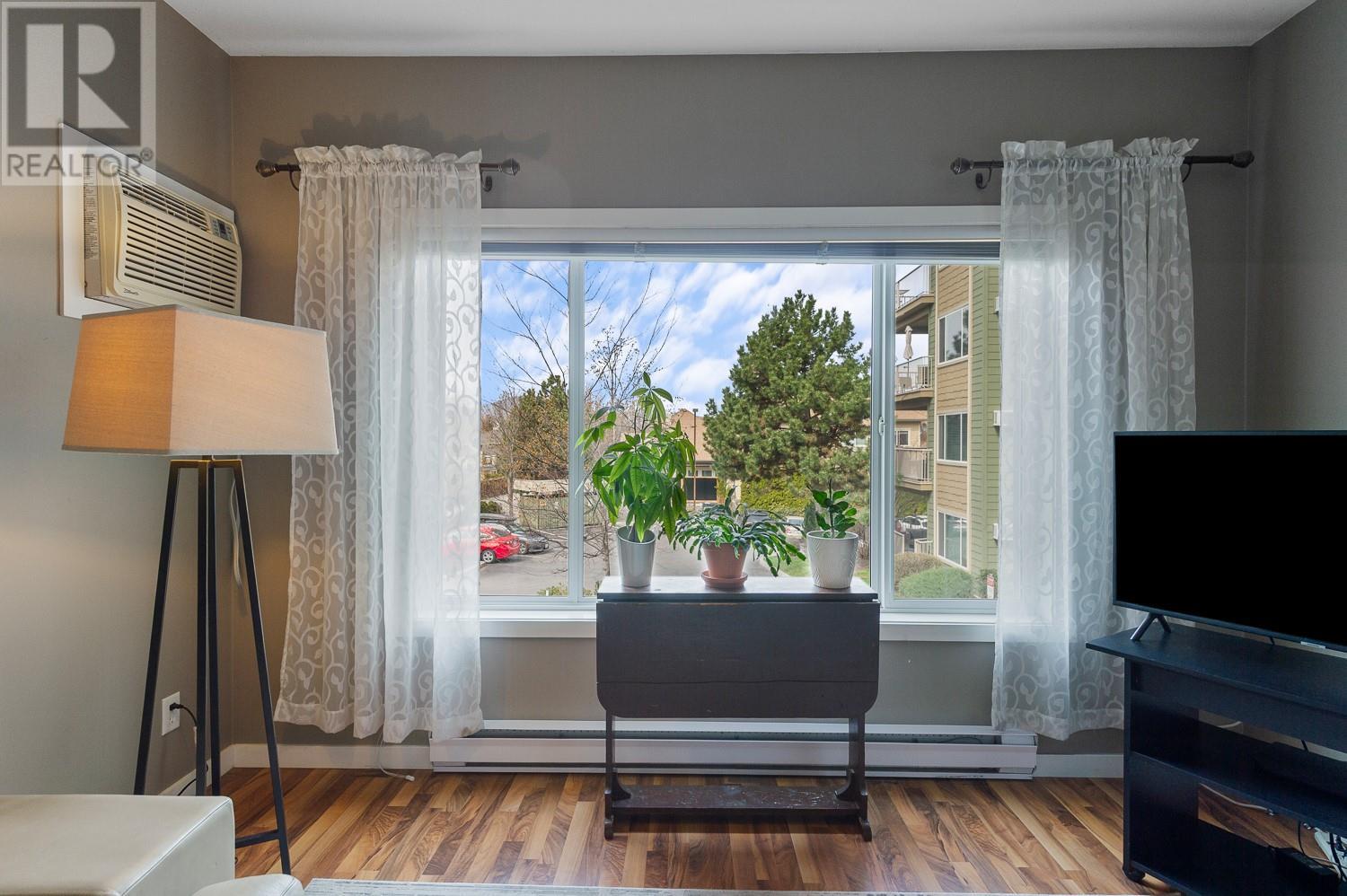688 Lequime Road Unit# 201, Kelowna, BC V1W1A3