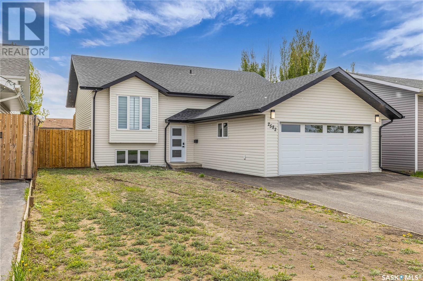 2582 100th Street, North Battleford, Saskatchewan  S9A 0Y2 - Photo 2 - SK006916