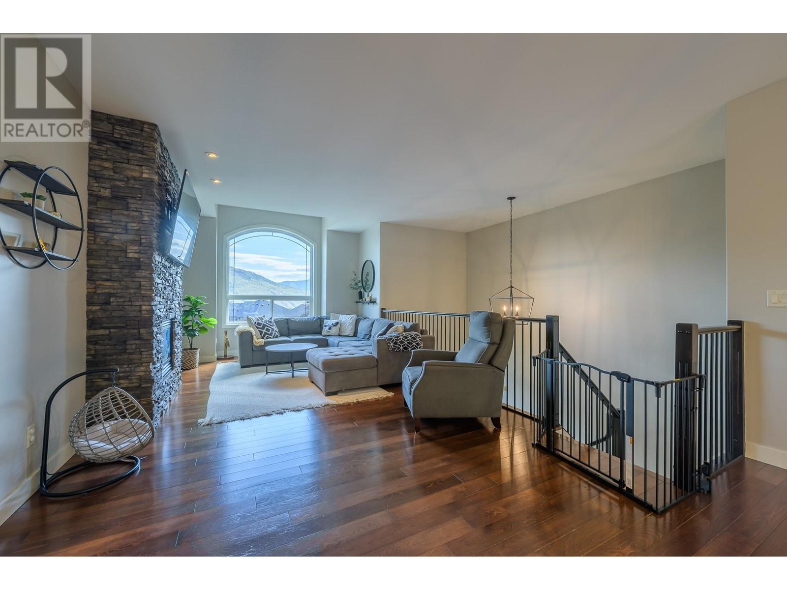 Property at 2089 SADDLEBACK Drive image 3
