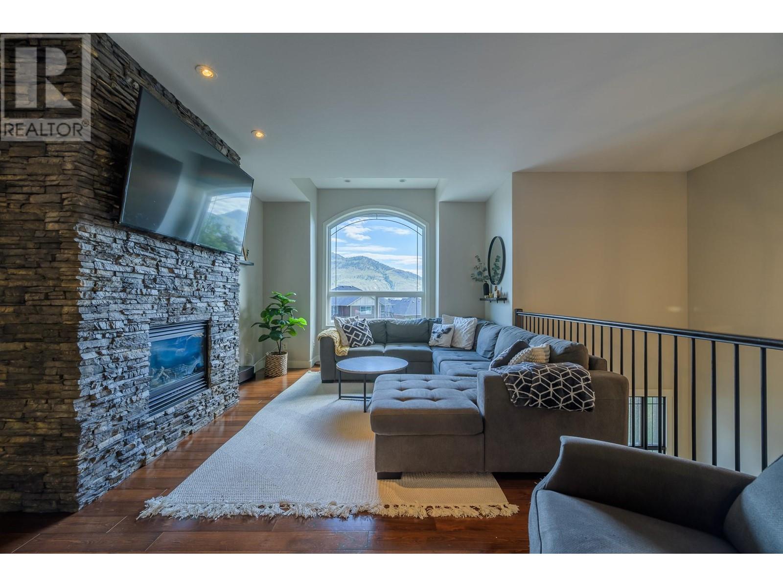 Property at 2089 SADDLEBACK Drive image 4