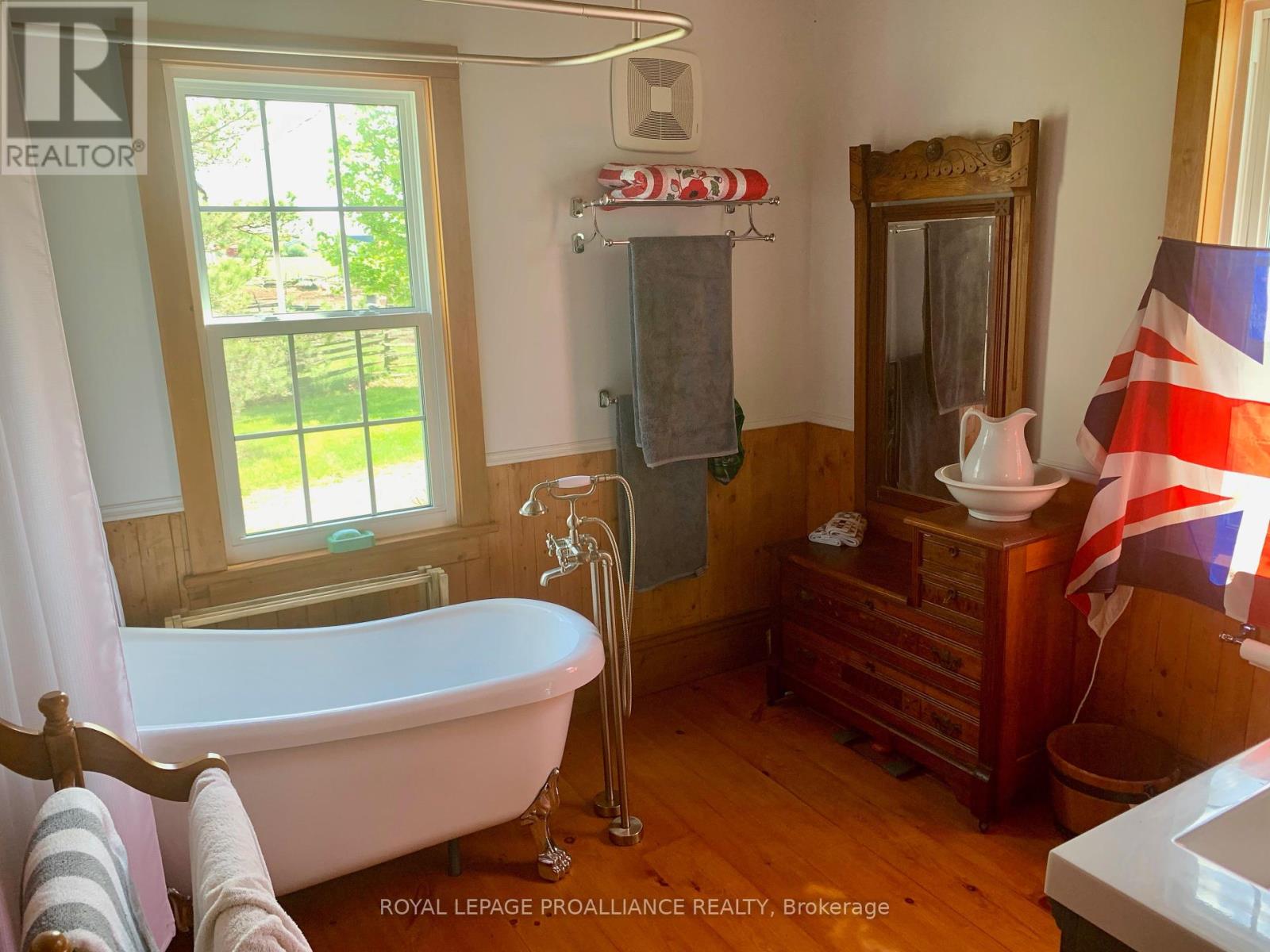 783 Wilson Road, Prince Edward County, Ontario  K0K 1G0 - Photo 18 - X12171442