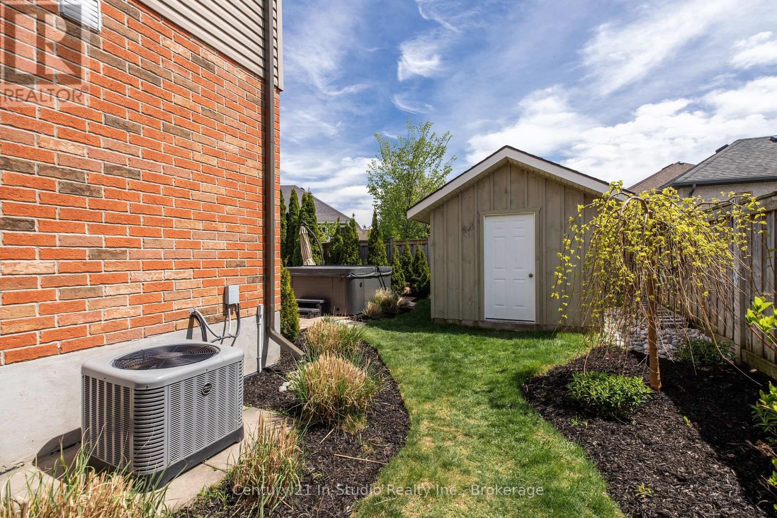 898 Sumpton Street, Saugeen Shores, Ontario  N0H 2C2 - Photo 10 - X12169291