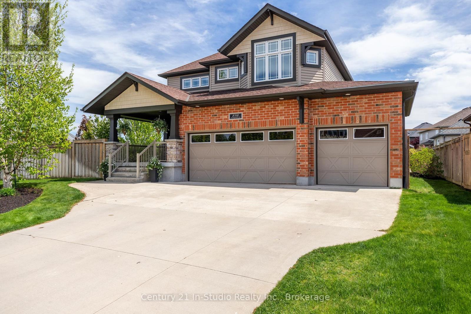 898 Sumpton Street, Saugeen Shores, Ontario  N0H 2C2 - Photo 2 - X12169291