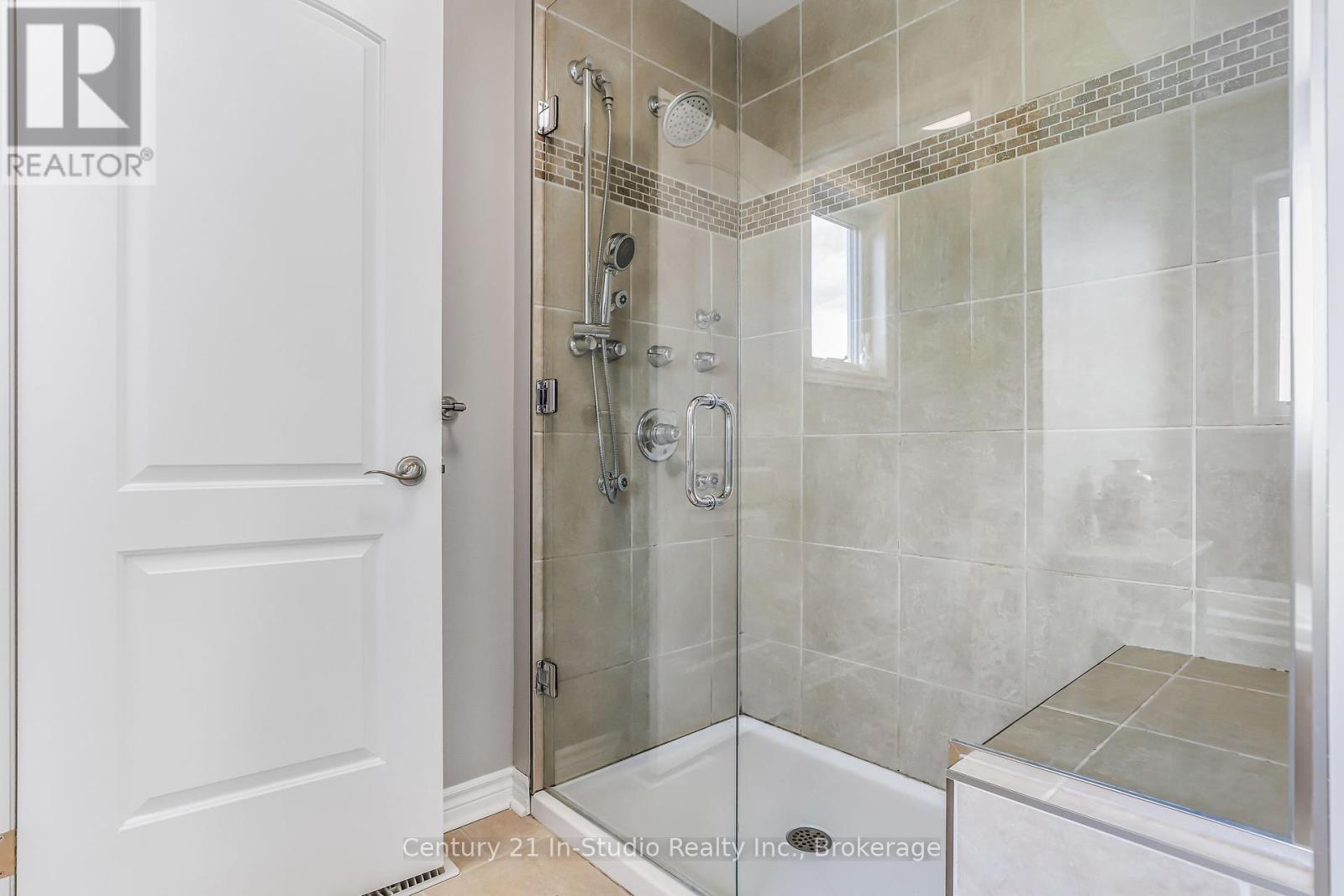 898 Sumpton Street, Saugeen Shores, Ontario  N0H 2C2 - Photo 33 - X12169291