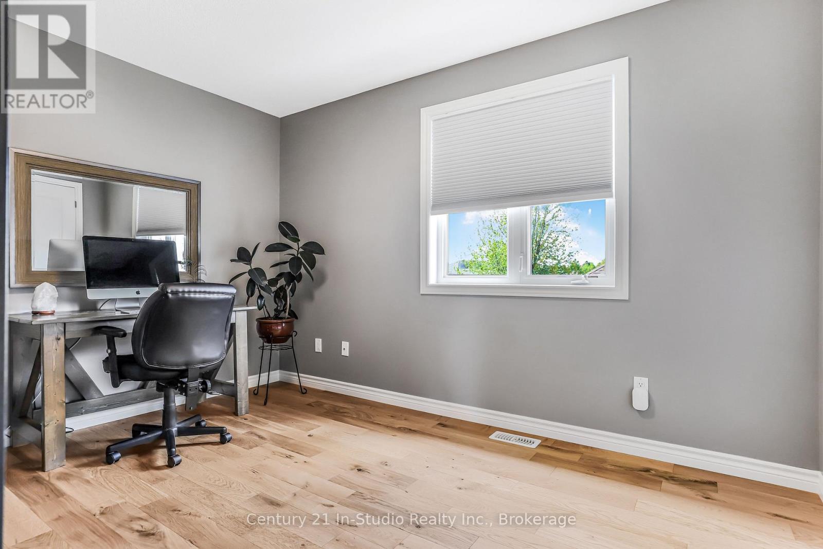 898 Sumpton Street, Saugeen Shores, Ontario  N0H 2C2 - Photo 34 - X12169291