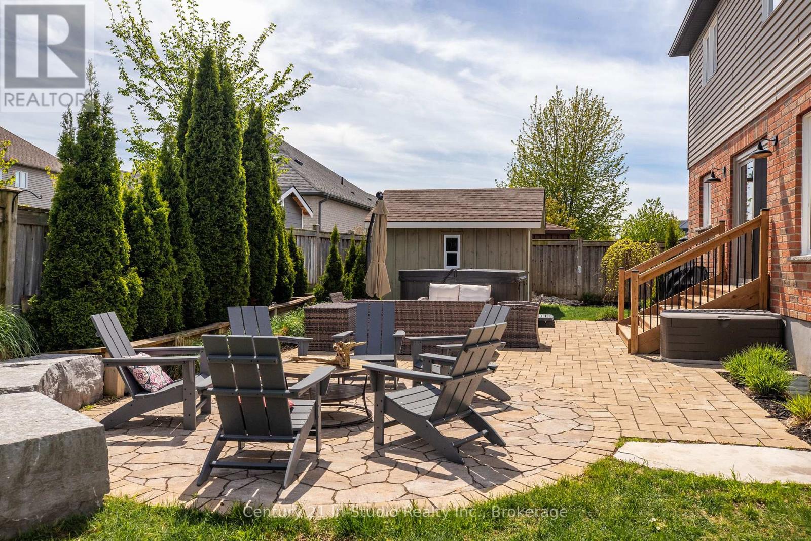 898 Sumpton Street, Saugeen Shores, Ontario  N0H 2C2 - Photo 7 - X12169291