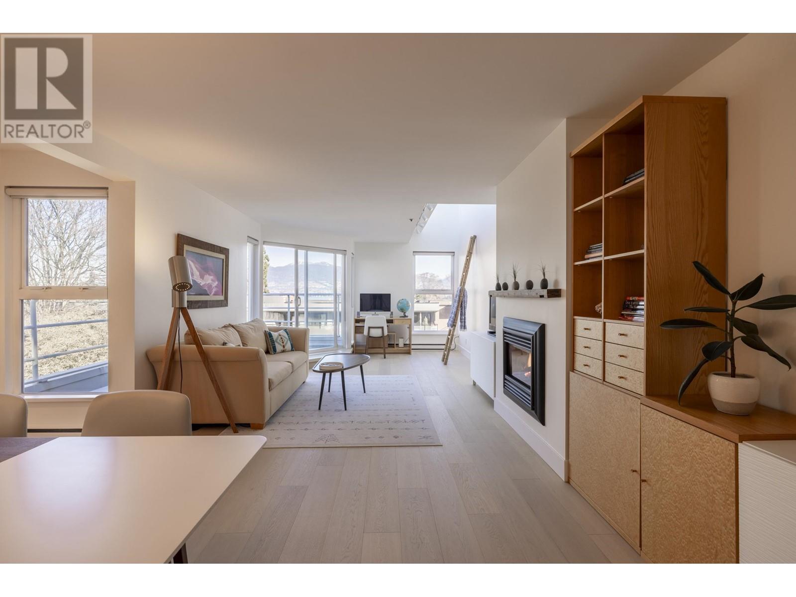 2240 York Avenue, Vancouver, British Columbia  V6K 1C6 - Photo 2 - R2976503