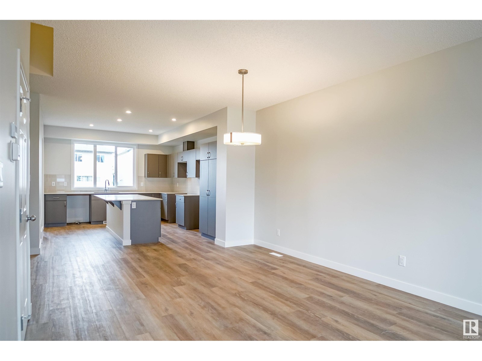 Property at 4615 177 AV NW image 3
