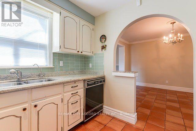 91 Pamille Place, Toronto (Brookhaven-Amesbury), Ontario  M6M 3B1 - Photo 10 - W12171413