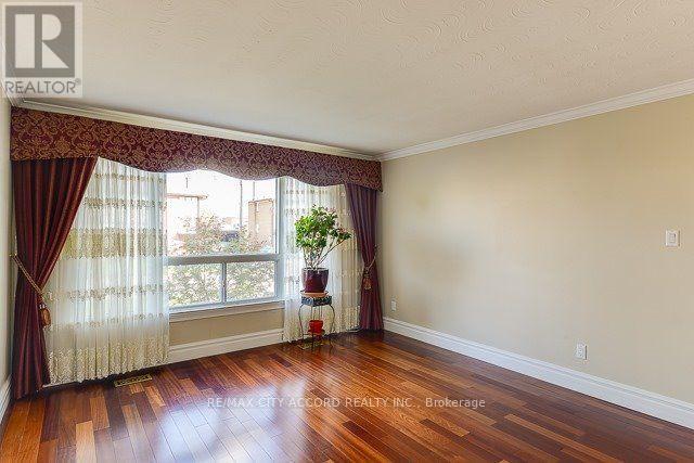91 Pamille Place, Toronto (Brookhaven-Amesbury), Ontario  M6M 3B1 - Photo 4 - W12171413