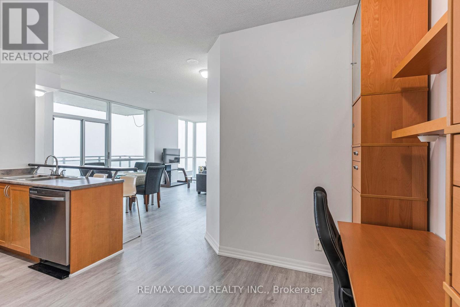 1902 - 3939 Duke Of York Boulevard, Mississauga, Ontario  L5B 4N2 - Photo 8 - W12171445