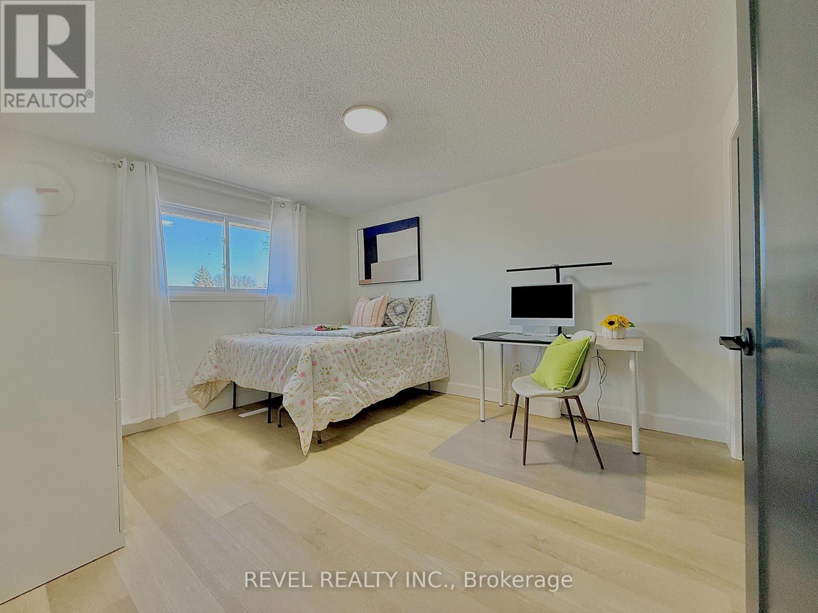 Photo 24 of 47 for 779 Monsarrat Avenue