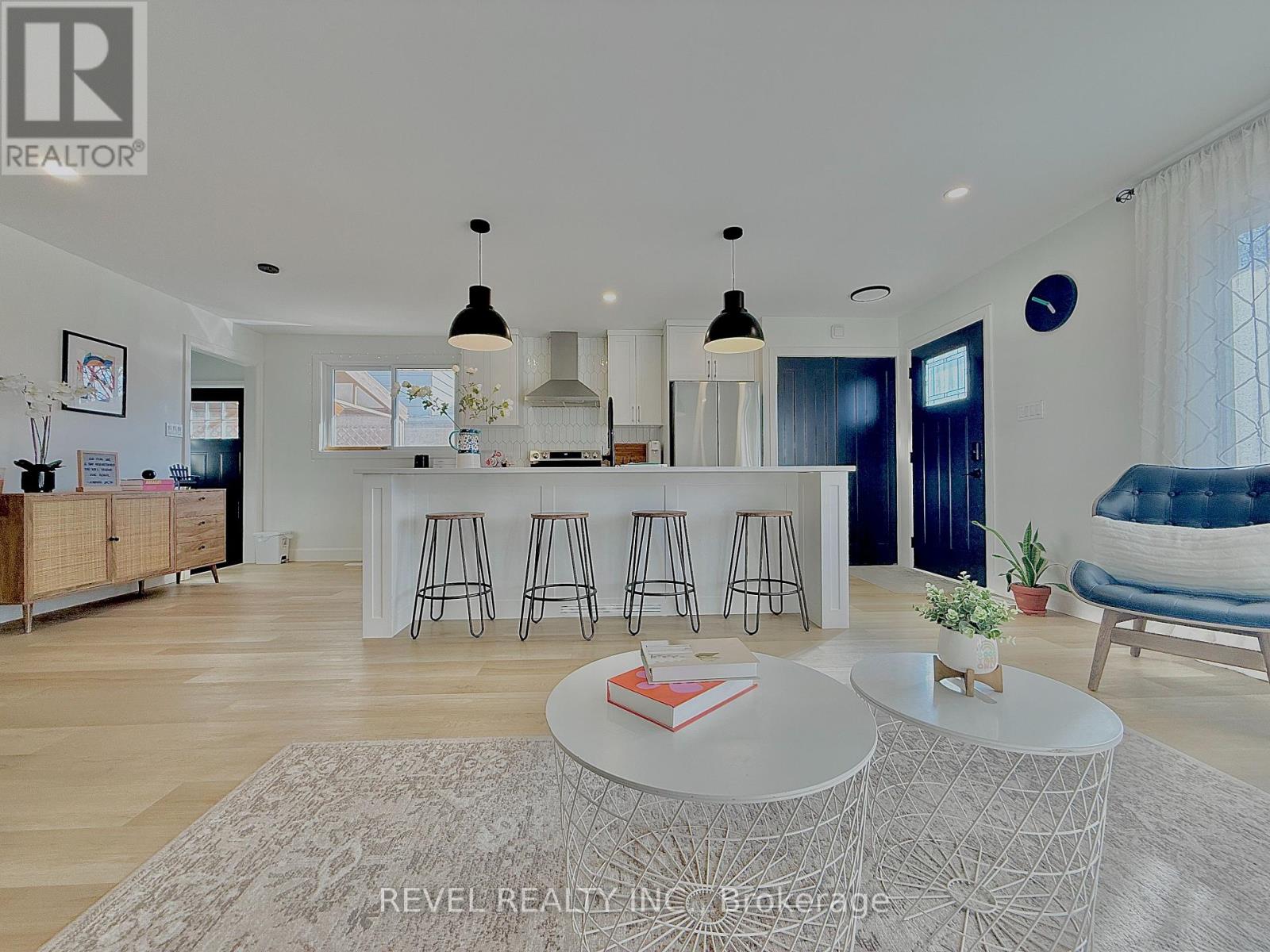 Photo 8 of 47 for 779 Monsarrat Avenue
