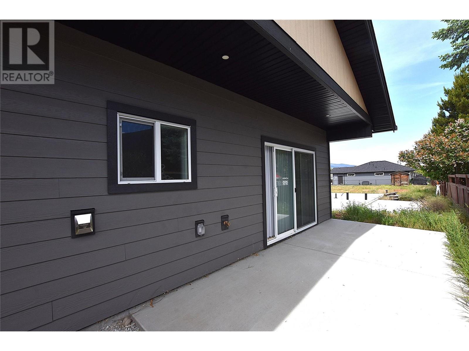 Property at 592 Nighthawk Avenue image 4