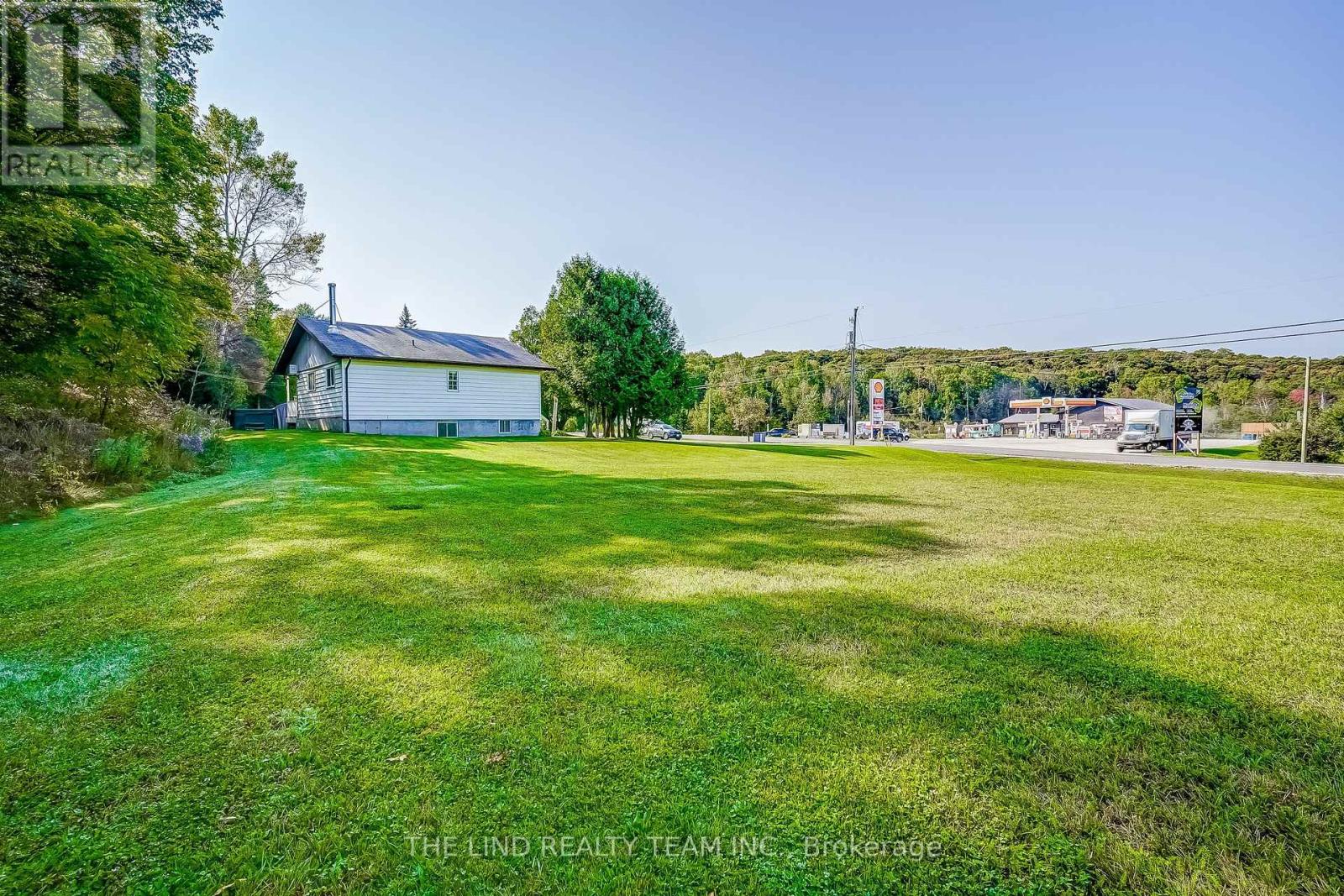 949 Raymond Road, Muskoka Lakes, Ontario P0B 1M0 - Photo 5 - X12170917