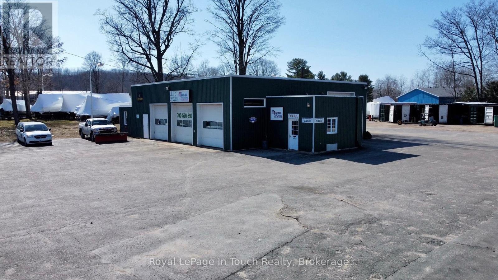 750 Balm Beach Road E, Midland, Ontario  L4R 4K4 - Photo 4 - S12171475