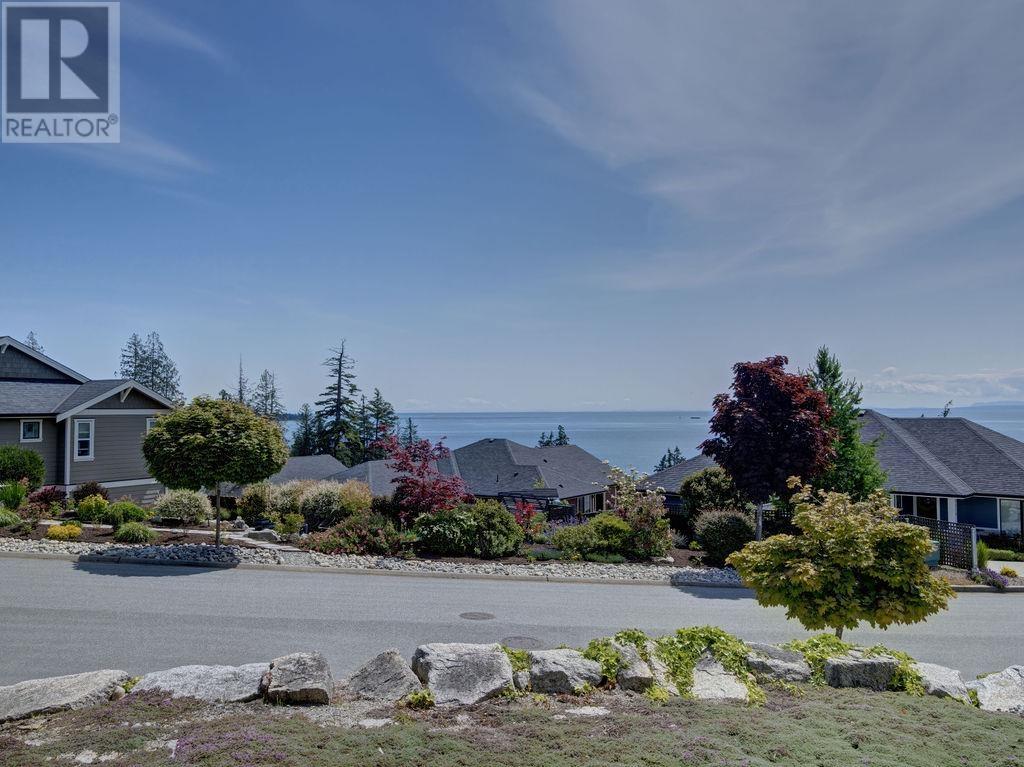 Property at 5533 PEREGRINE CRESCENT image 3