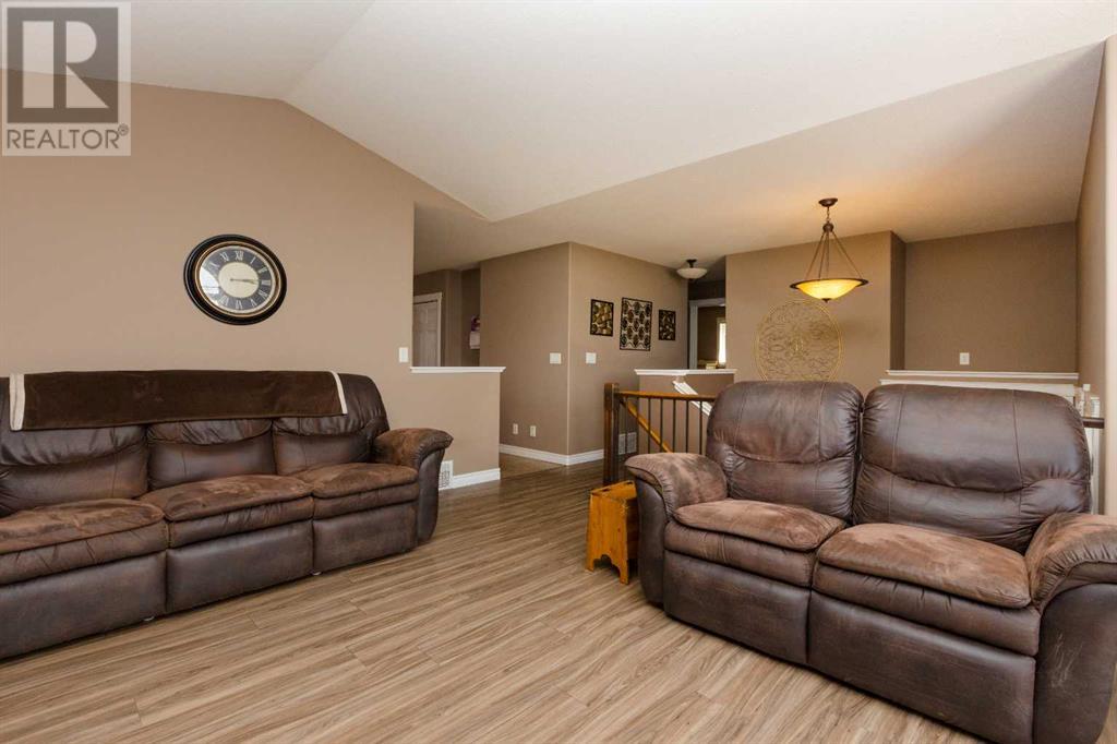 64 Irving Crescent, Red Deer, Alberta  T4R 3R9 - Photo 10 - A2212003