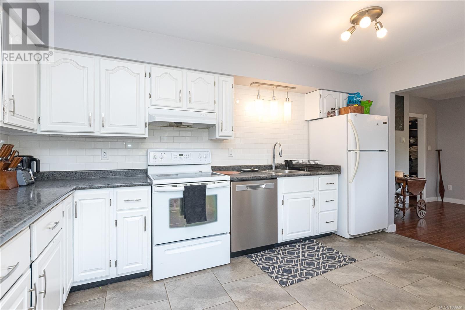 2308 Sooke Rd, Colwood, British Columbia  V9B 1X5 - Photo 4 - 1000691