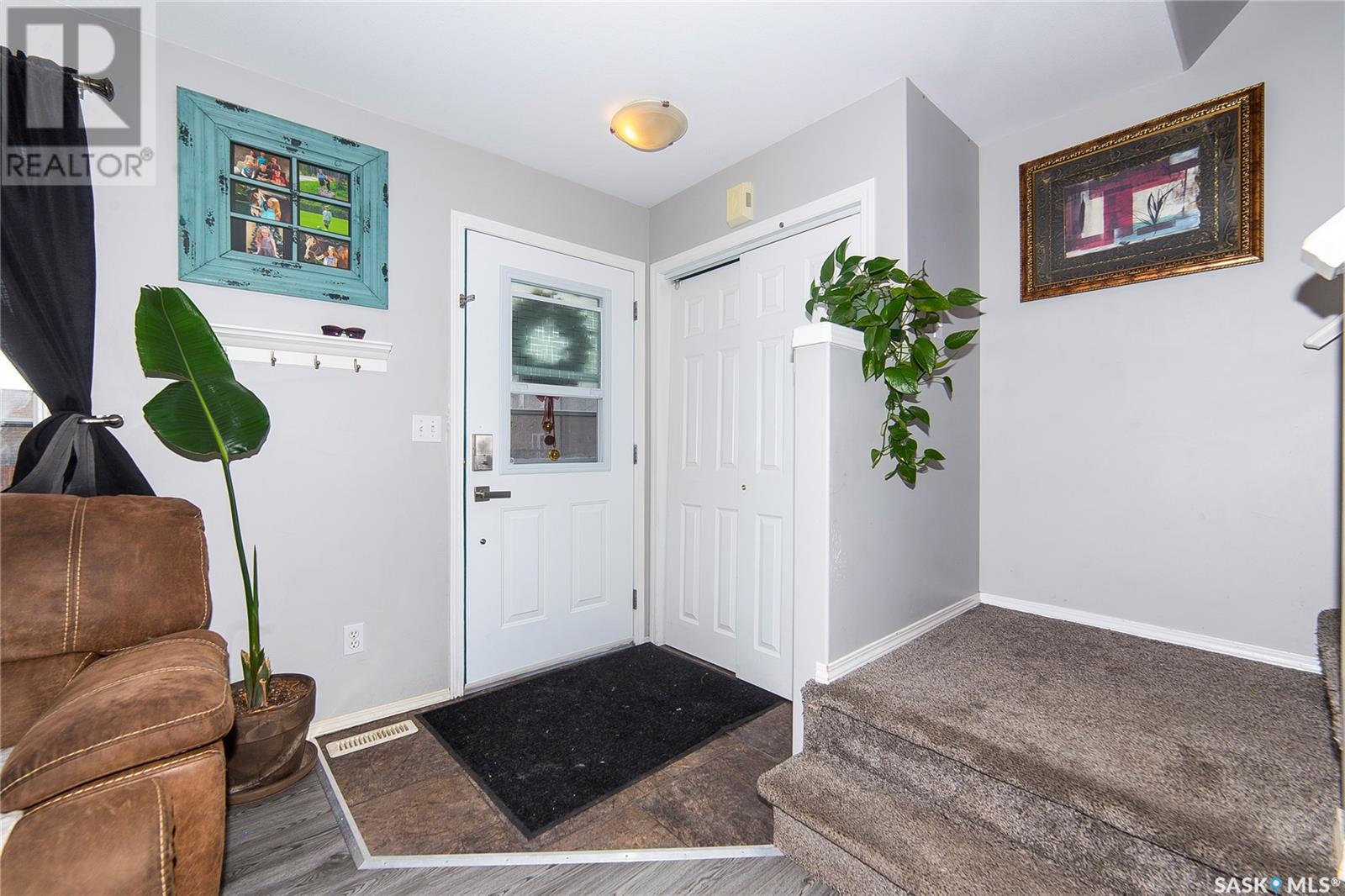 Property at 303 Rutherford CRESCENT image 5