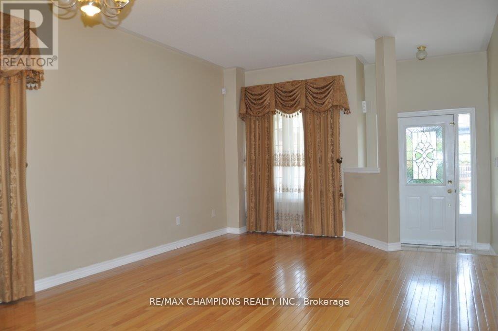 Property at 104 MASTERS GREEN CRESCENT image 4