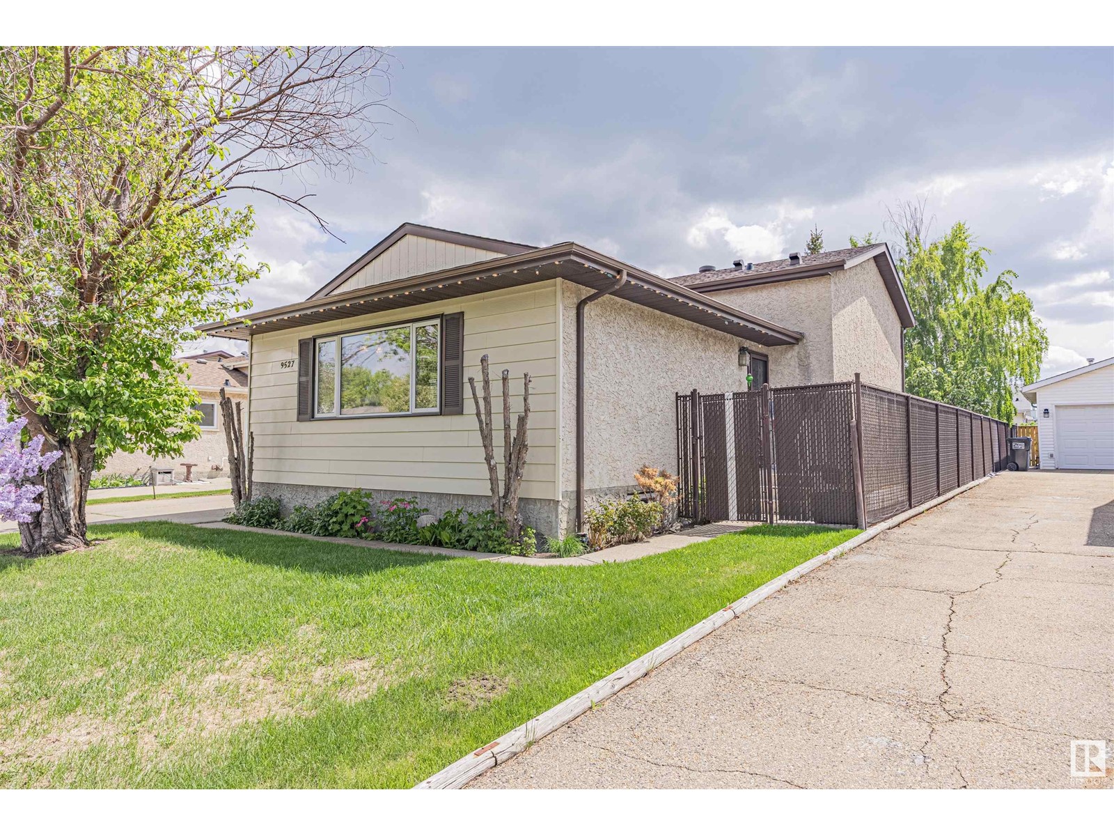 9527 178a Av Nw, Edmonton, Alberta  T5Z 2G8 - Photo 3 - E4438408