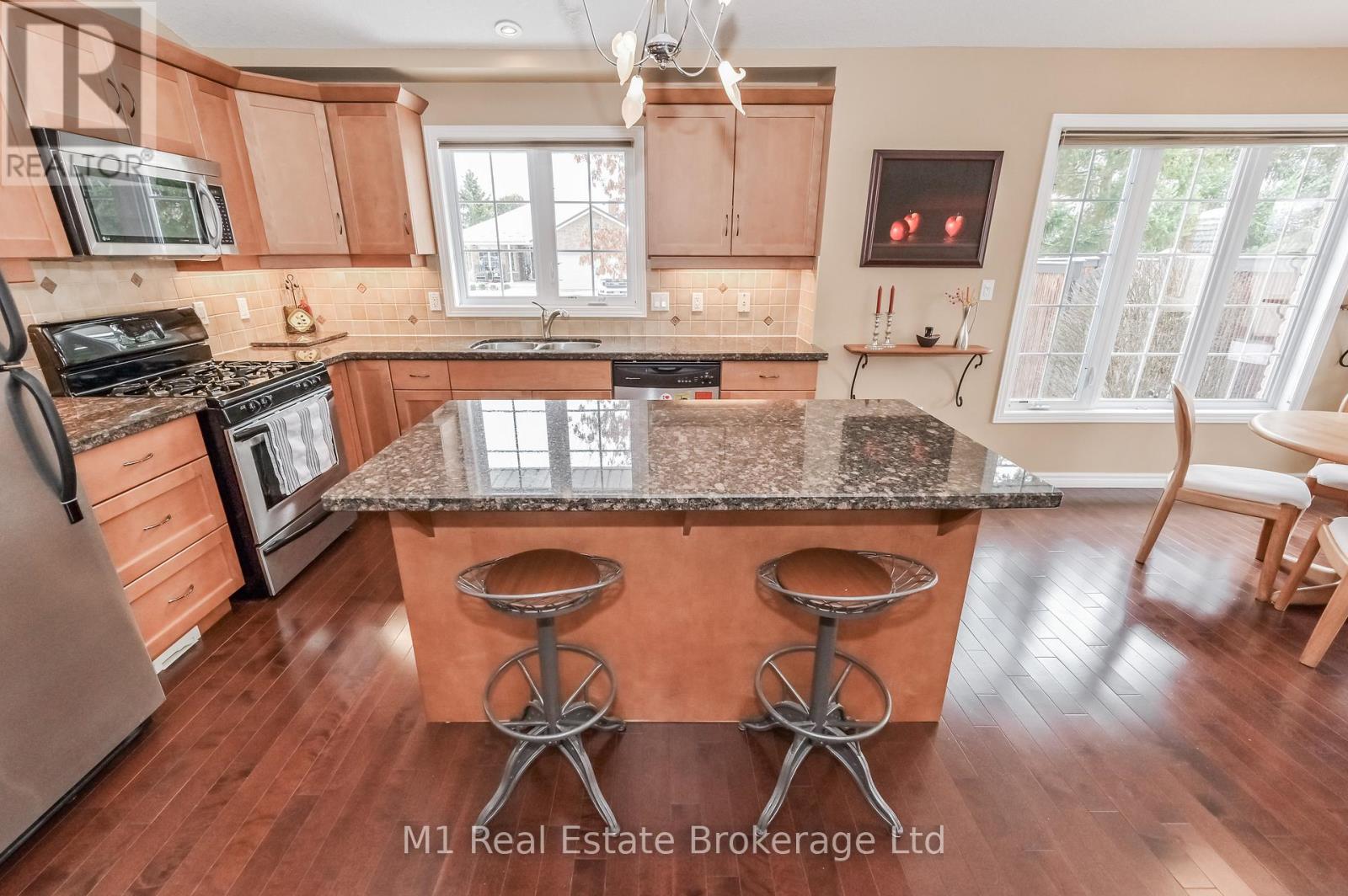 104 Keating Drive, Centre Wellington, Ontario  N0B 1S0 - Photo 10 - X12164259