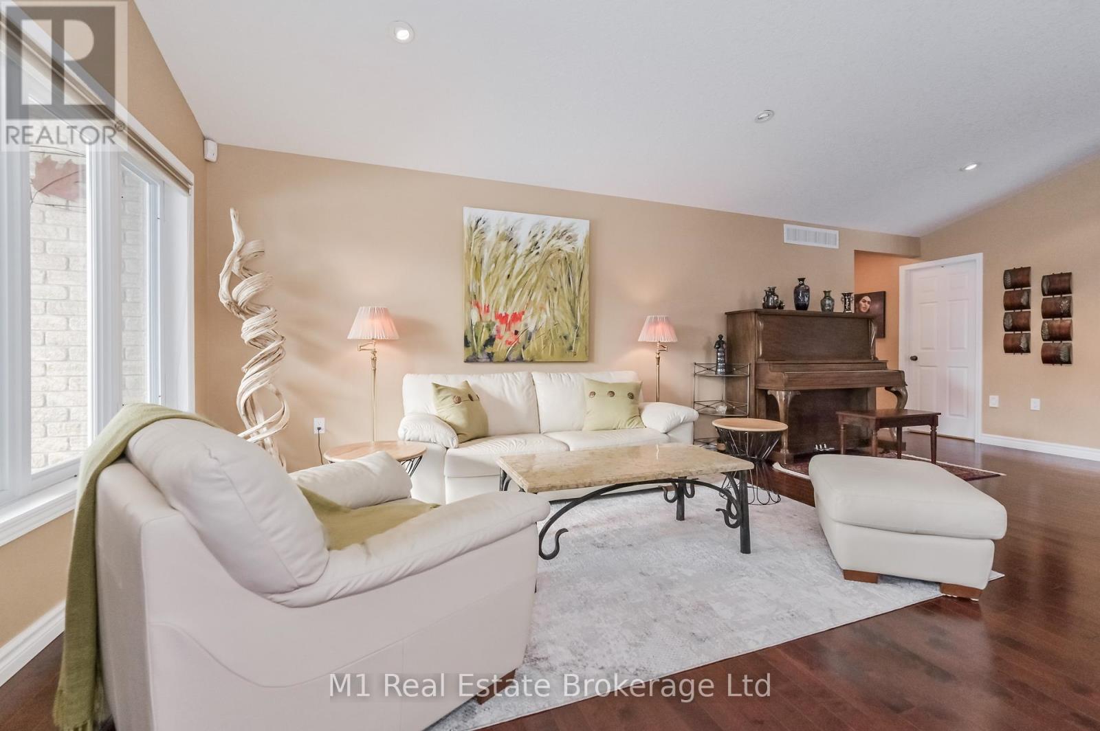 104 Keating Drive, Centre Wellington, Ontario  N0B 1S0 - Photo 16 - X12164259