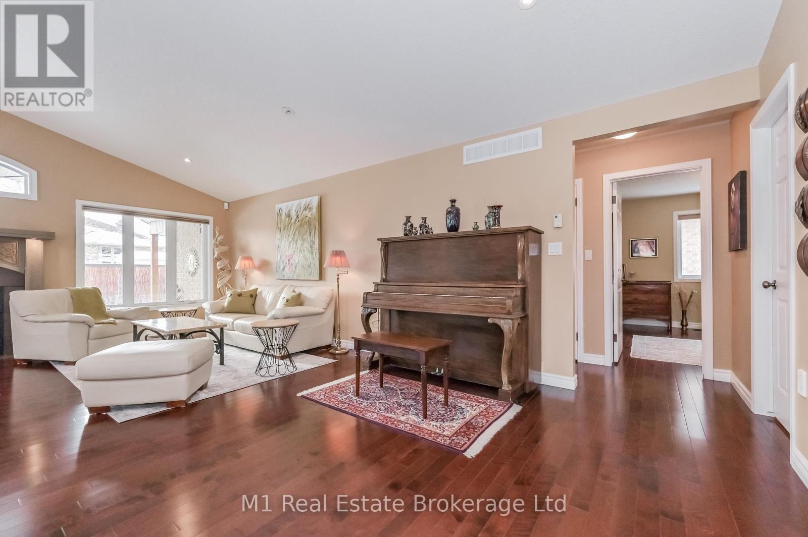104 Keating Drive, Centre Wellington, Ontario  N0B 1S0 - Photo 18 - X12164259