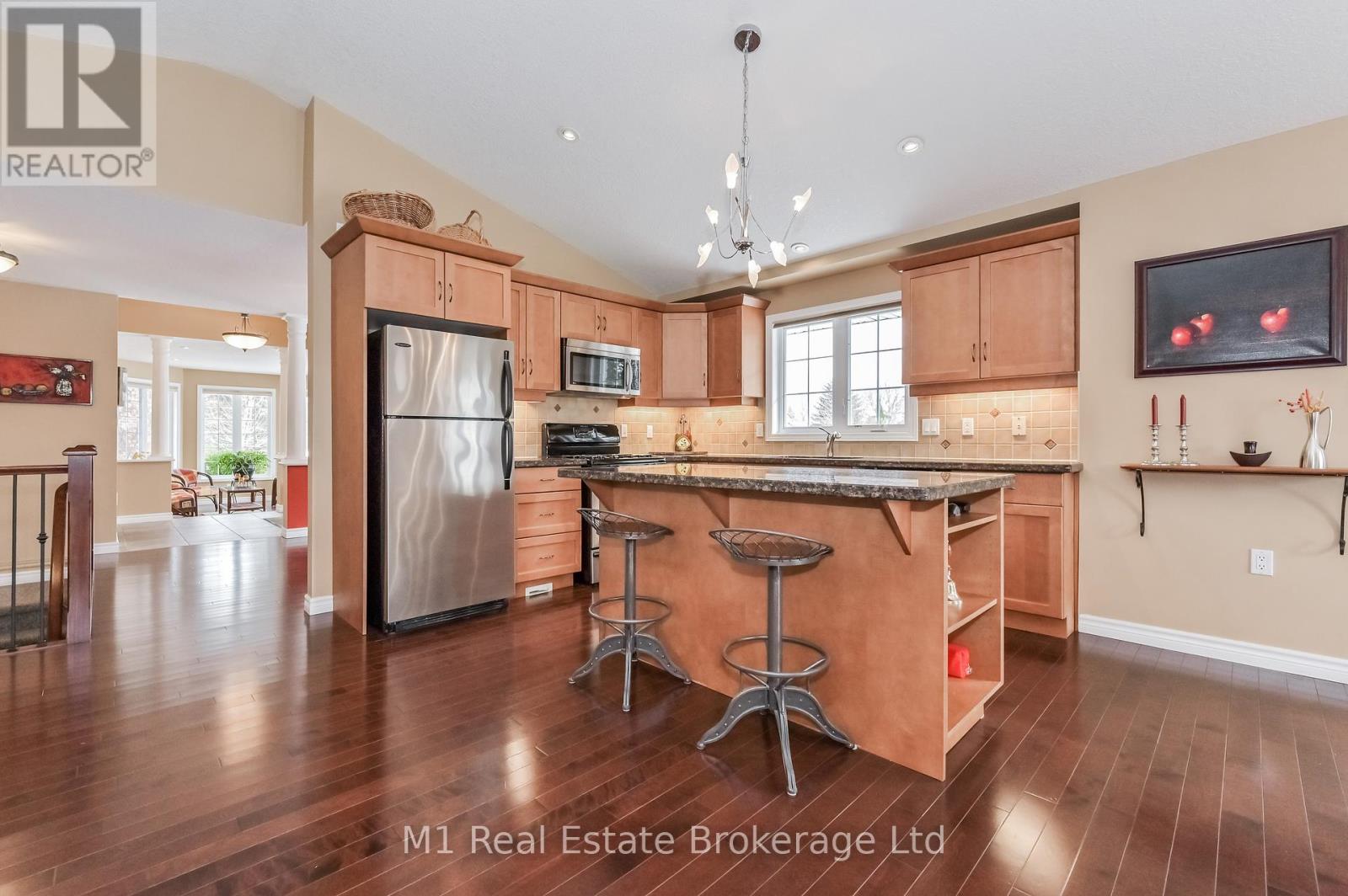 104 Keating Drive, Centre Wellington, Ontario  N0B 1S0 - Photo 9 - X12164259