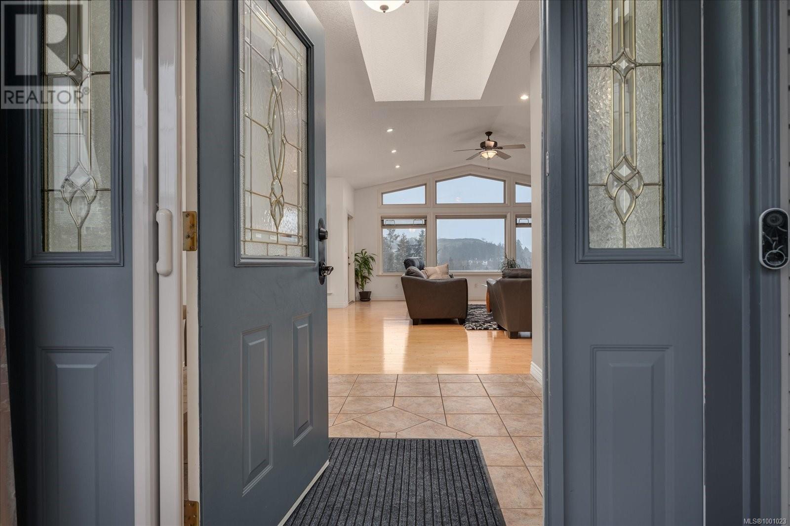 Property at 2830 Haliday Cres image 4