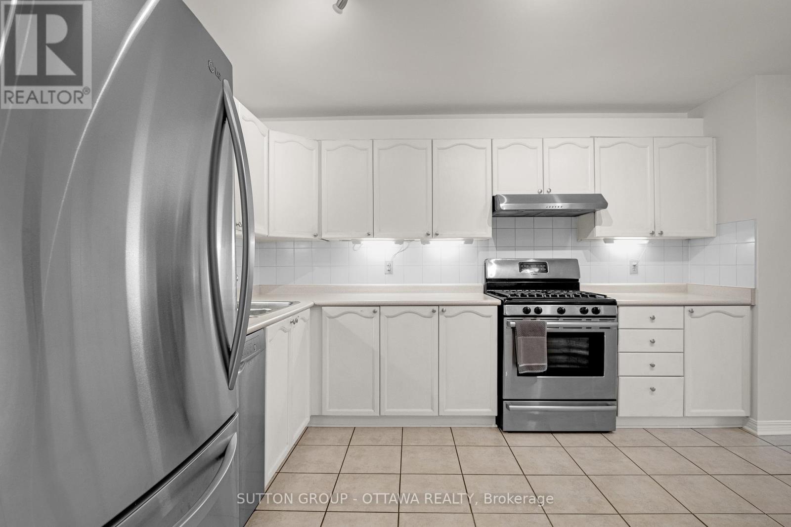 95 Winnegreen Court, Ottawa, Ontario  K1G 5S4 - Photo 13 - X12171507