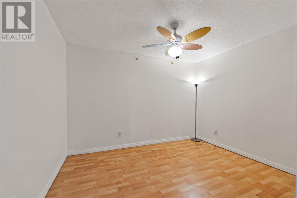 Property at 426, 1717 60 Street SE image 5
